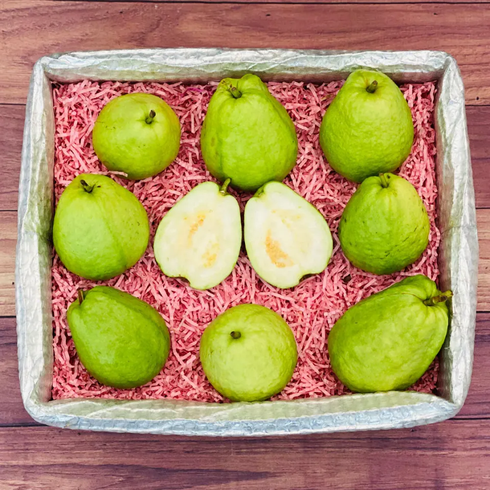 China White Guava Fruit Box, photo 3 of 3