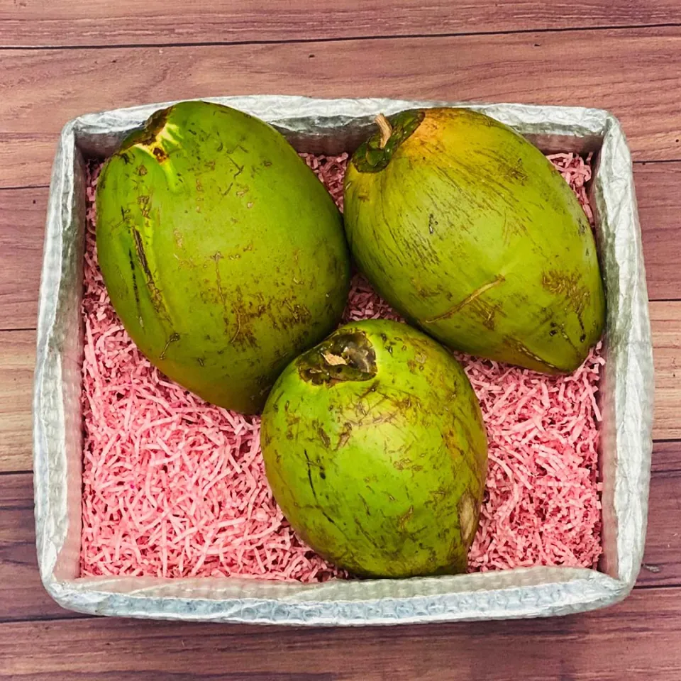 Green Coconut Box, photo 1 of 3