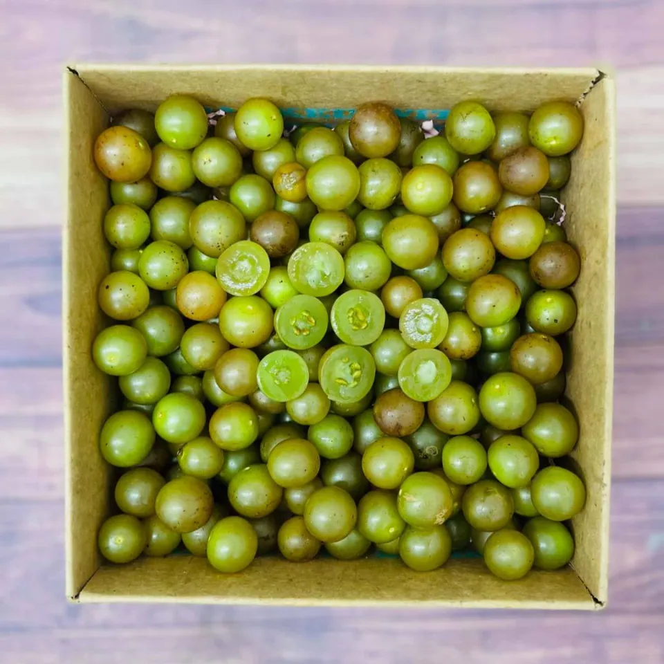 Green Muscadine Grapes Box, photo 1 of 3