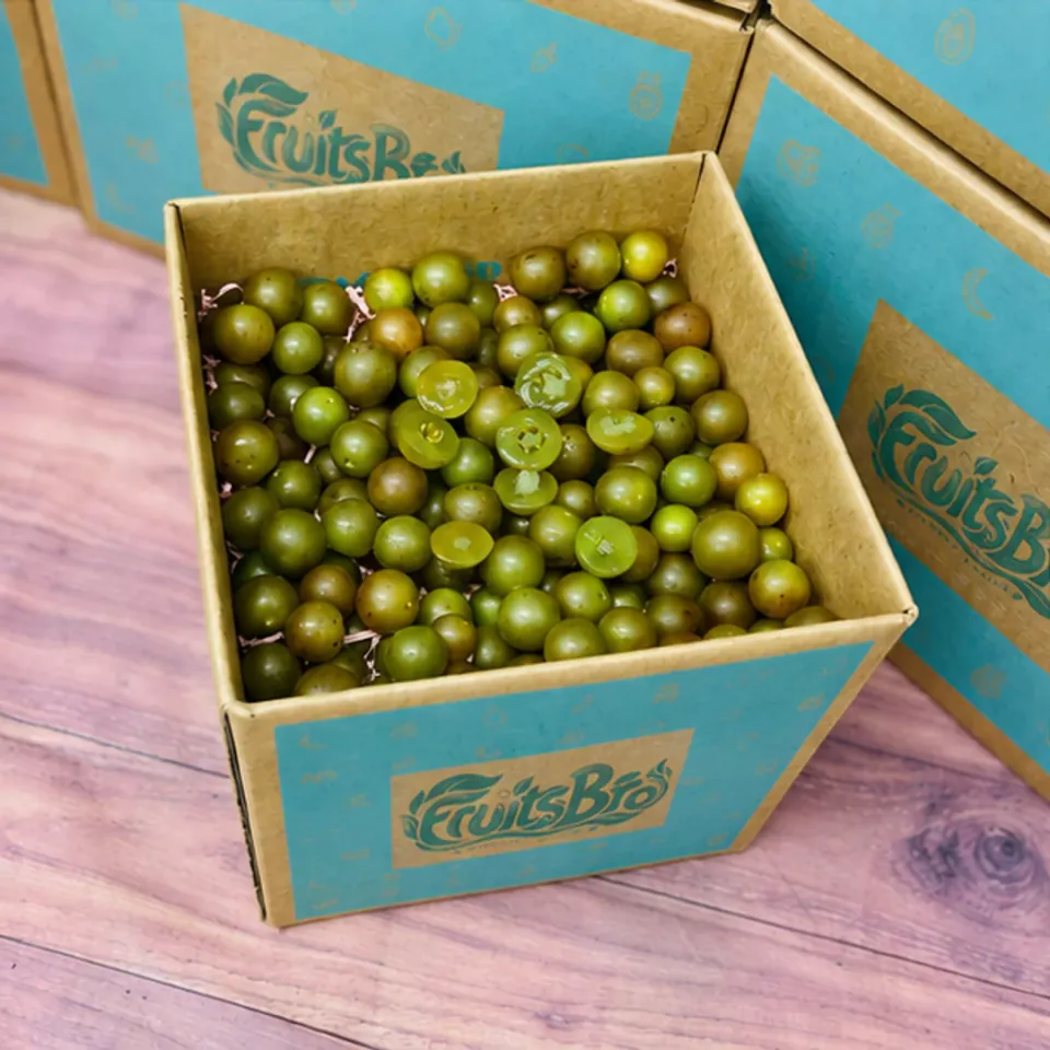 Green Muscadine Grapes Box, photo 3 of 3