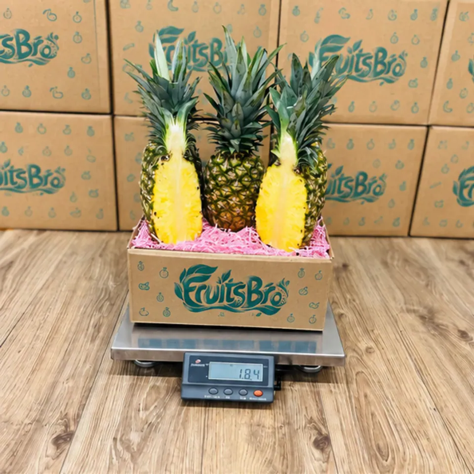 Premium Tropical Golden Pineapple Box, photo 1 of 3