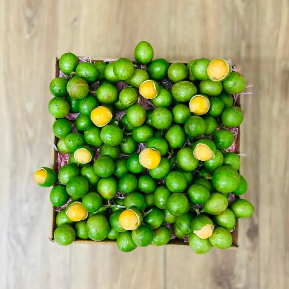 Spanish Limes · Mamoncillos Box, photo 1 of 3